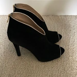 Jessica Simpson size 9 black peep toe bootie. Zip back. Worn indoors once.